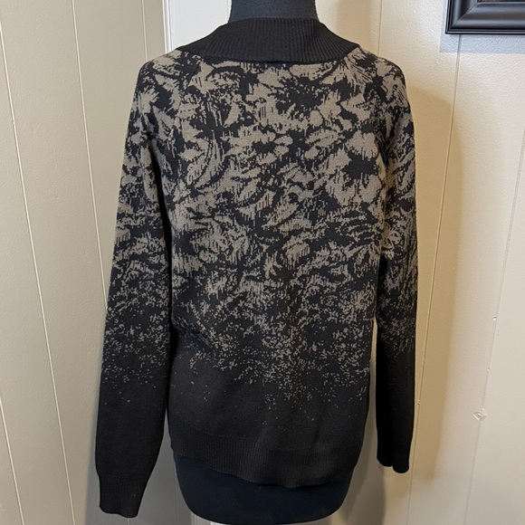 Athleta Women’s Small Black and Tan Crewneck Sweater - Picture 4 of 5